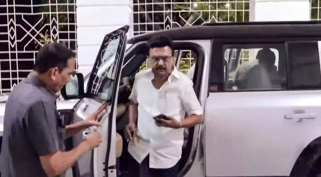 দুর্ঘটনায় উদ্বেগ প্রকাশ করেছেন মুখ্যমন্ত্রী এমকে স্ট্যালিন। মৃতদের পরিবারপিছু দশ লক্ষ টাকা আর্থিক ক্ষতিপূরণ ঘোষণা করেছেন। পাশাপাশি, তদন্ত কমিশনও গঠন করা হয়েছে। রিপোর্ট পাঠানো হবে কেন্দ্রীয় স্বরাষ্ট্রমন্ত্রকেও।  
